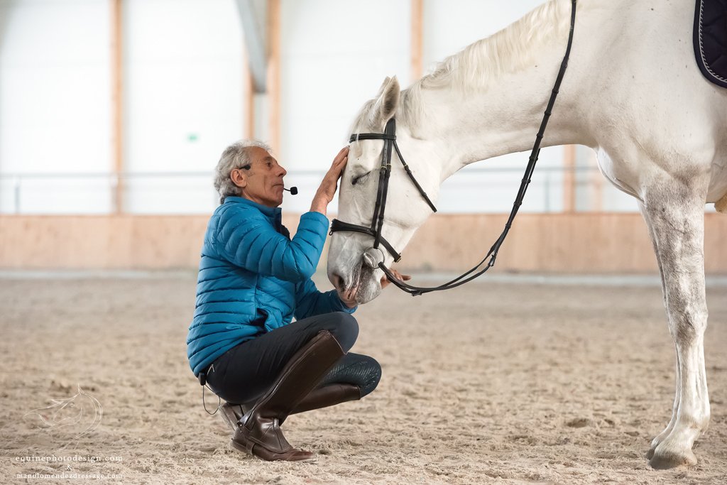 Manolo Mendez working with a grey horse